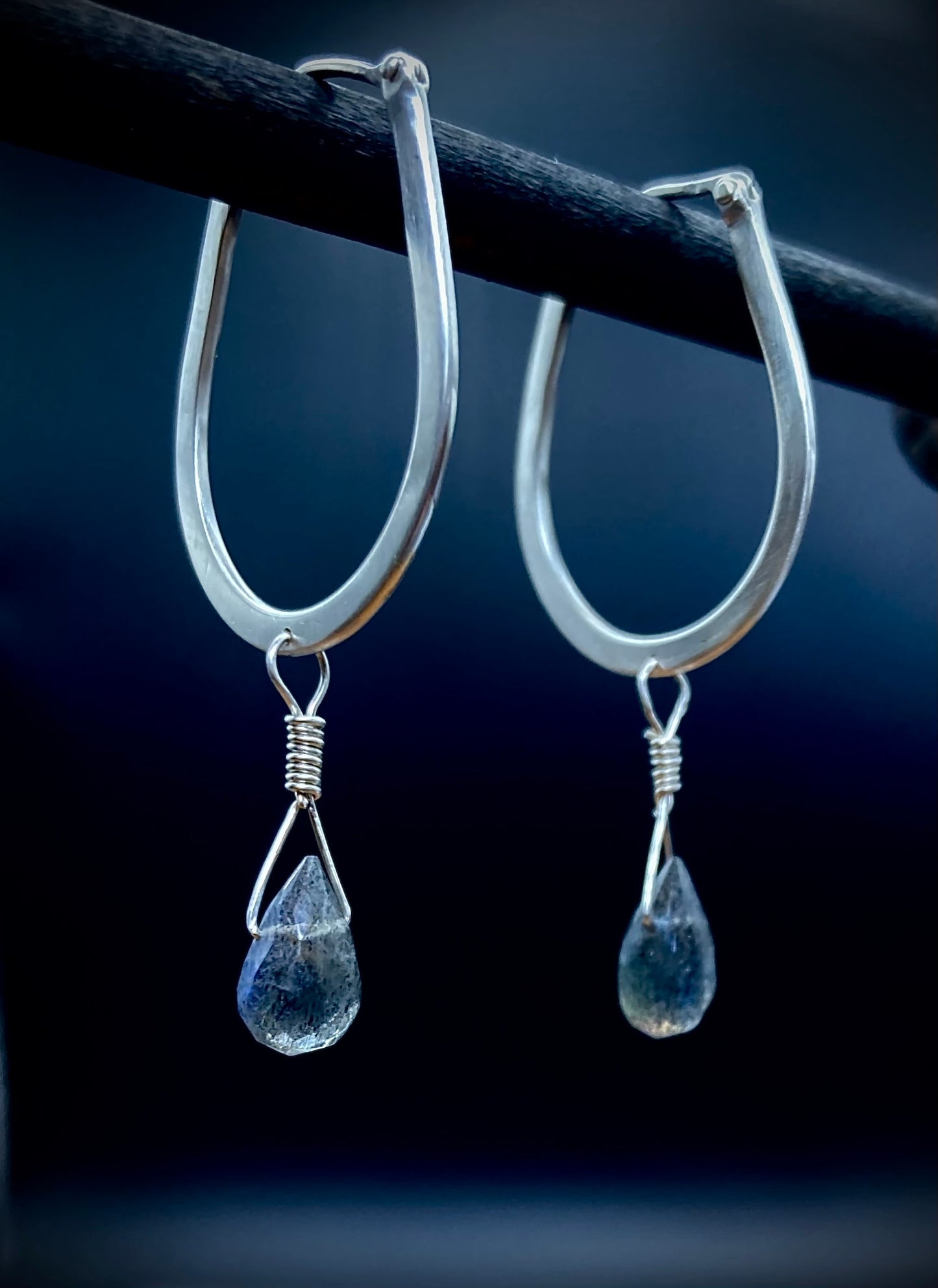 Labradorite hop earrings