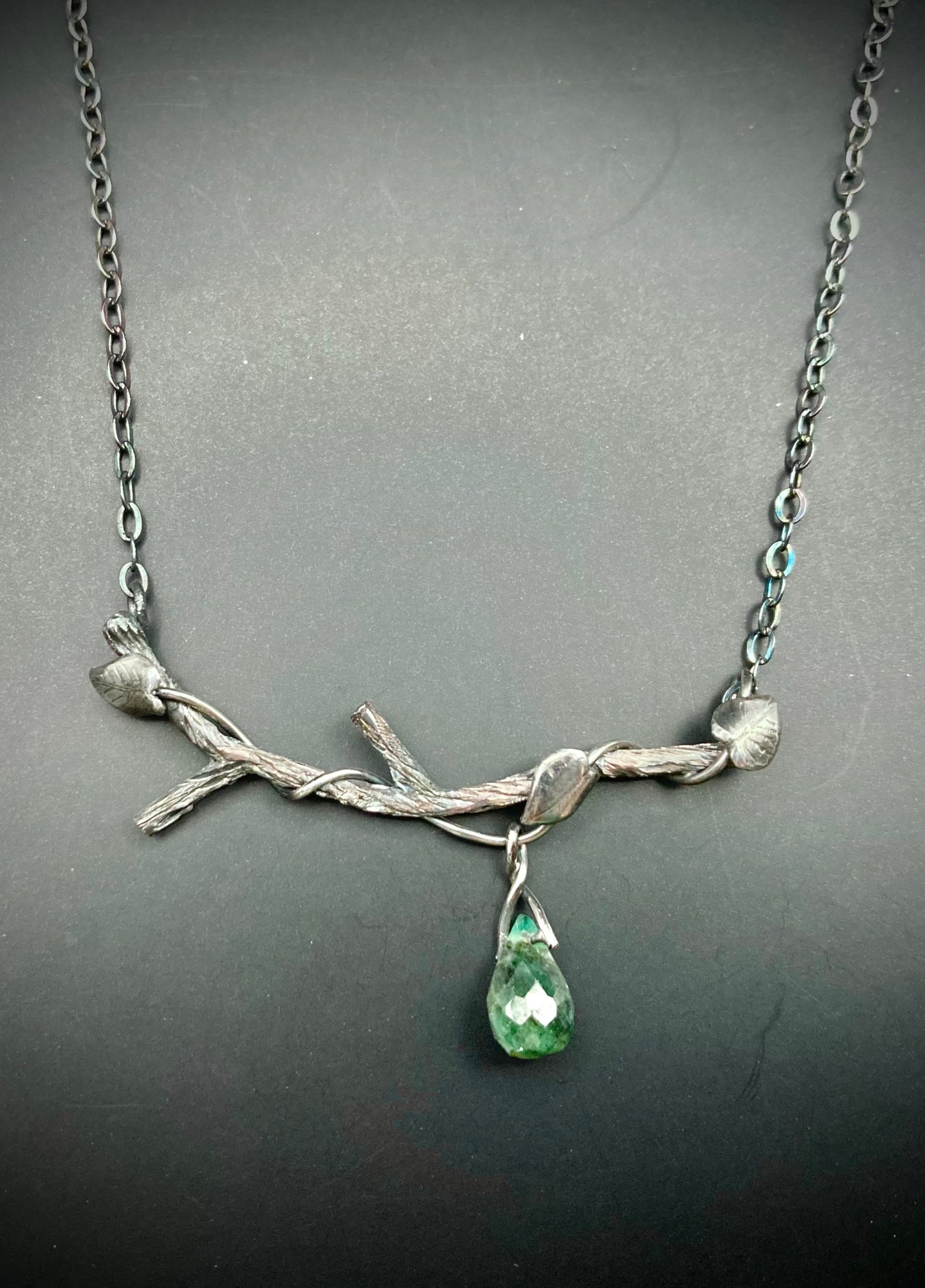 Vine emerald necklace