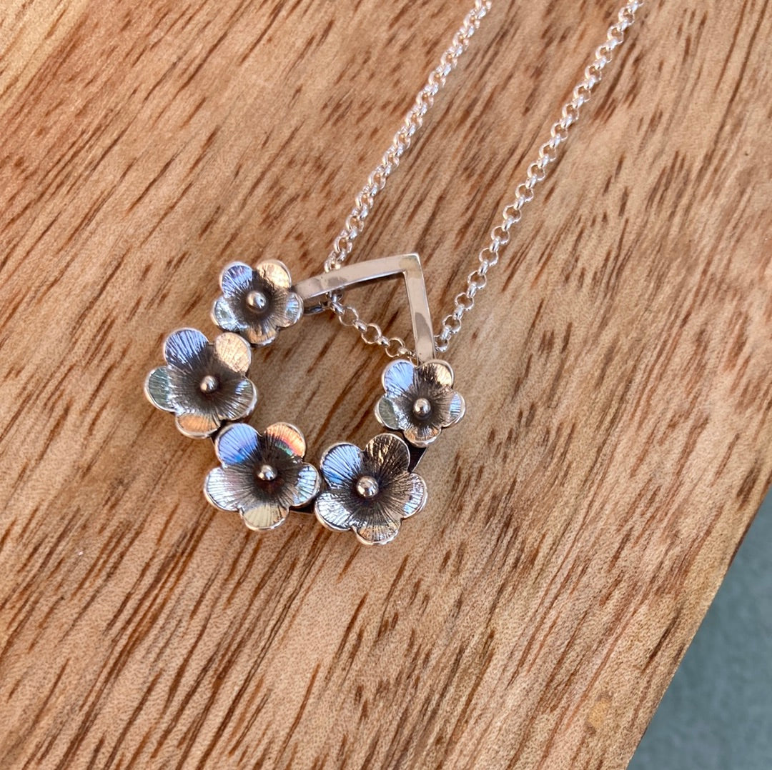 Flower droplet necklace